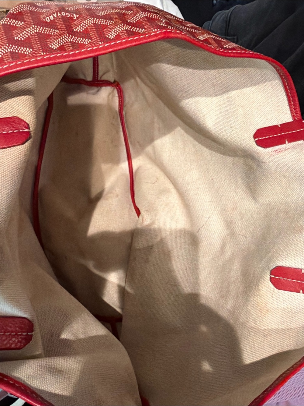 Red Designer-Pattern Tote with Matching Pouch - Picture 10 of 12